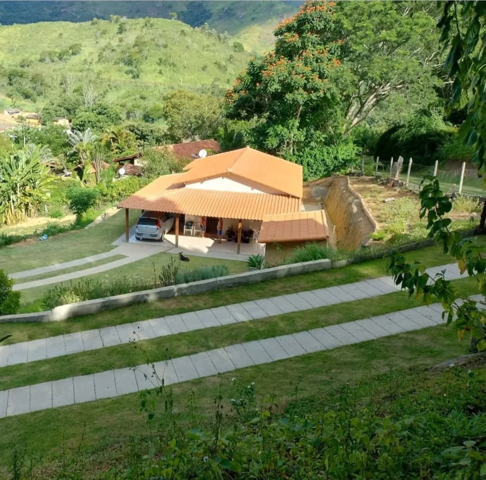 Casa á venda em Condomínio