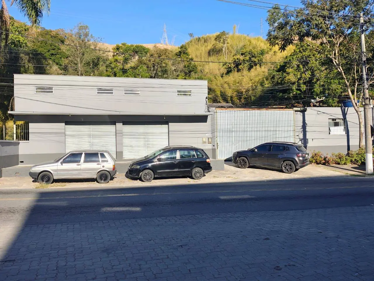 Galpão com 500m² cobertos + 400m² descobertos – Locação na Estrada Silveira da Motta (Posse), Petrópolis