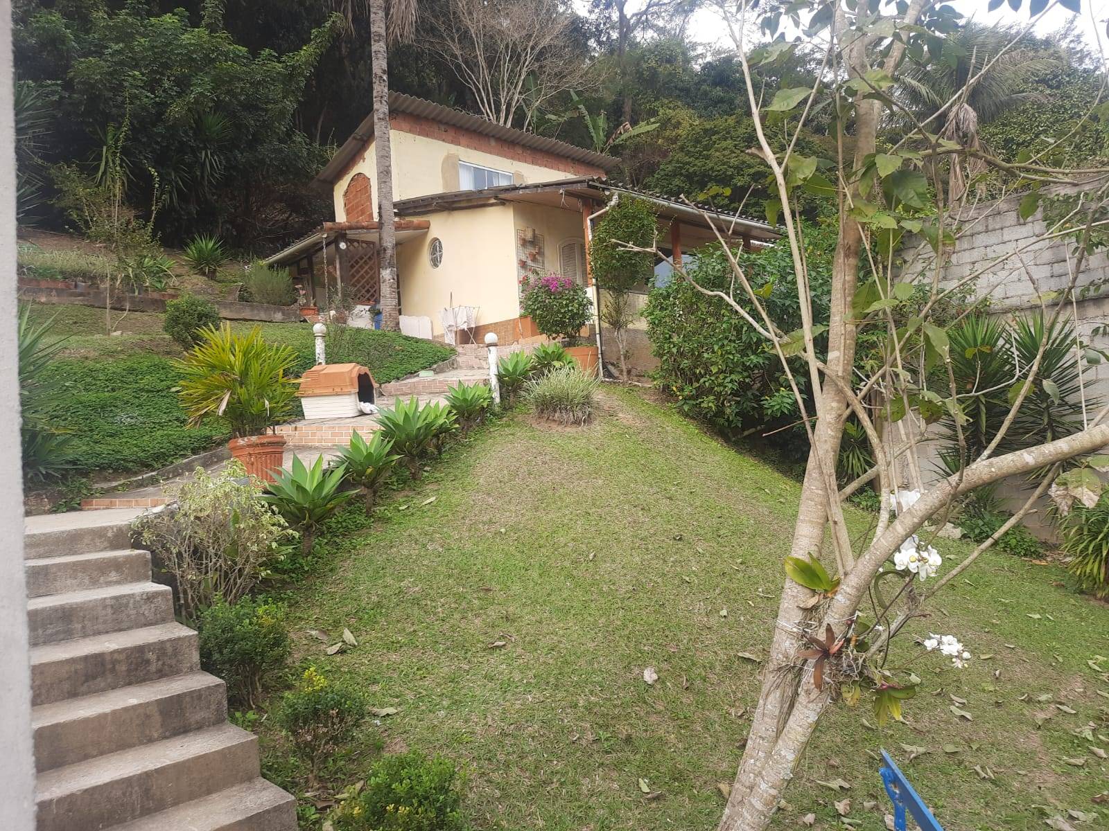 Casa à venda próximo ao Centro da Posse