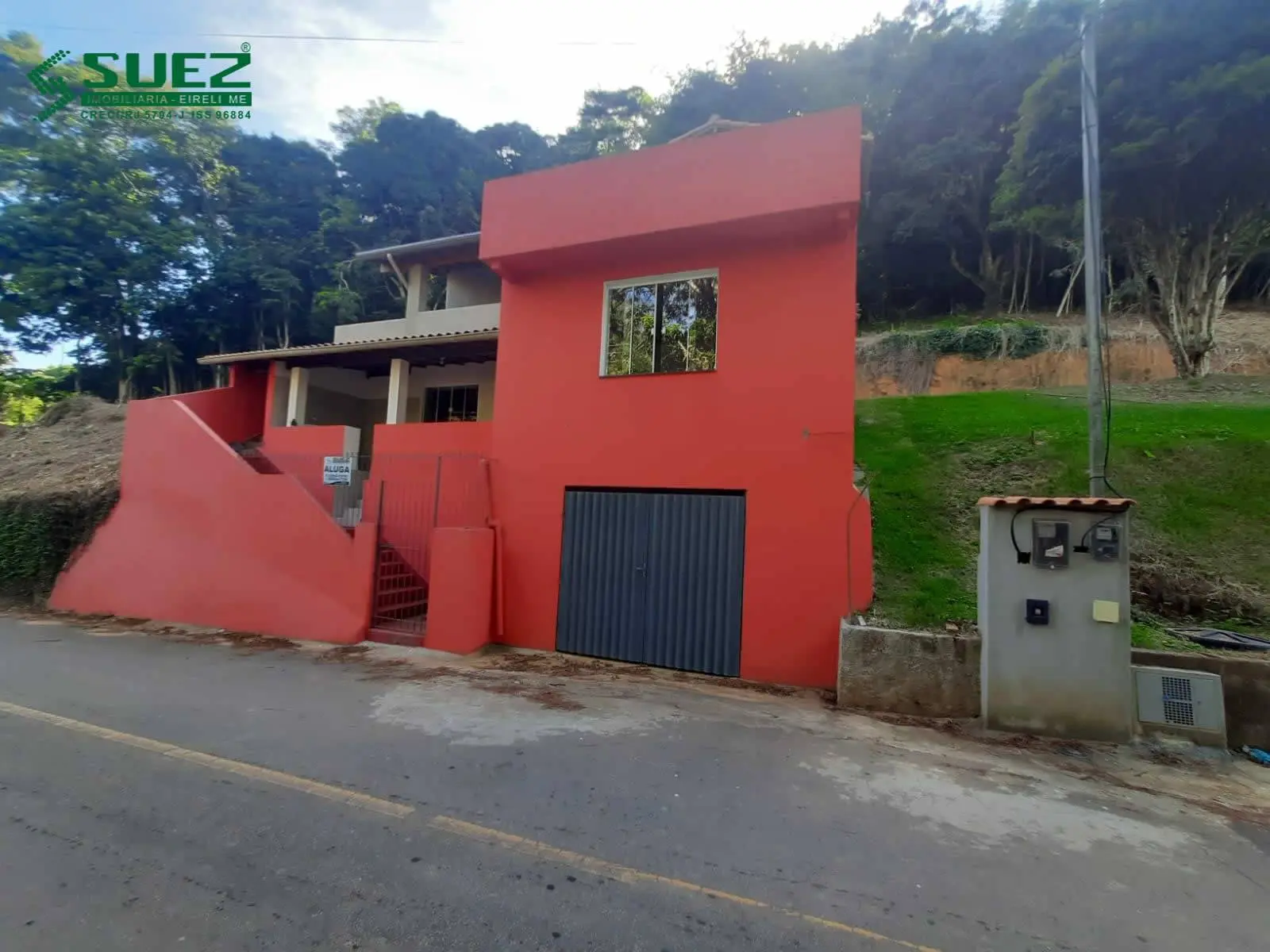 Casa para Alugar na Posse – Petrópolis: 2 Quartos, Varanda e Garagem Coberta | R$ 1.500