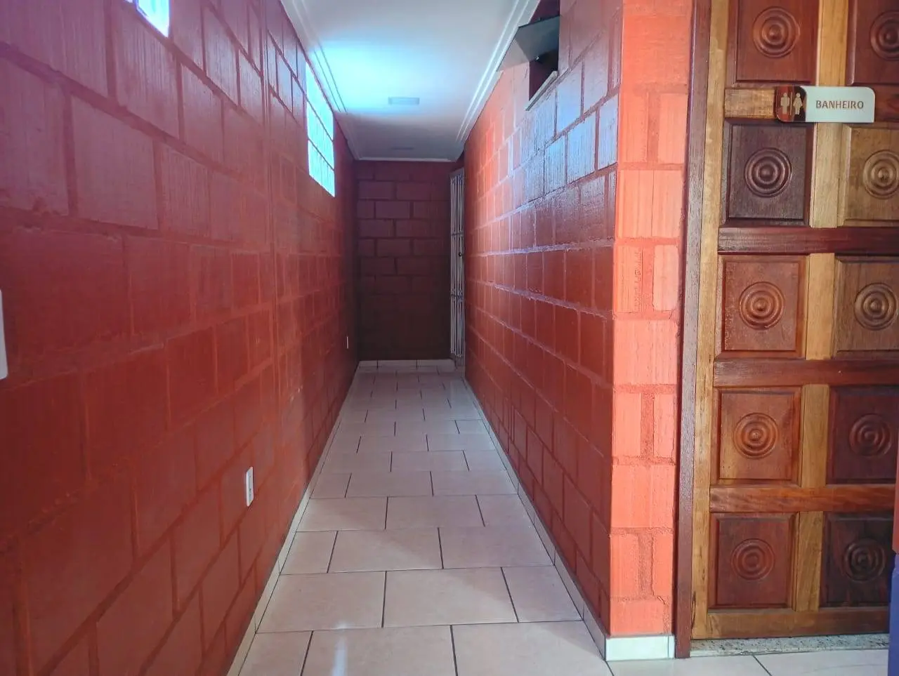 Sala Comercial no Centro da Posse (Petrópolis) – Espaço Amplo, Organizado e com Acabamento de Qualidade!