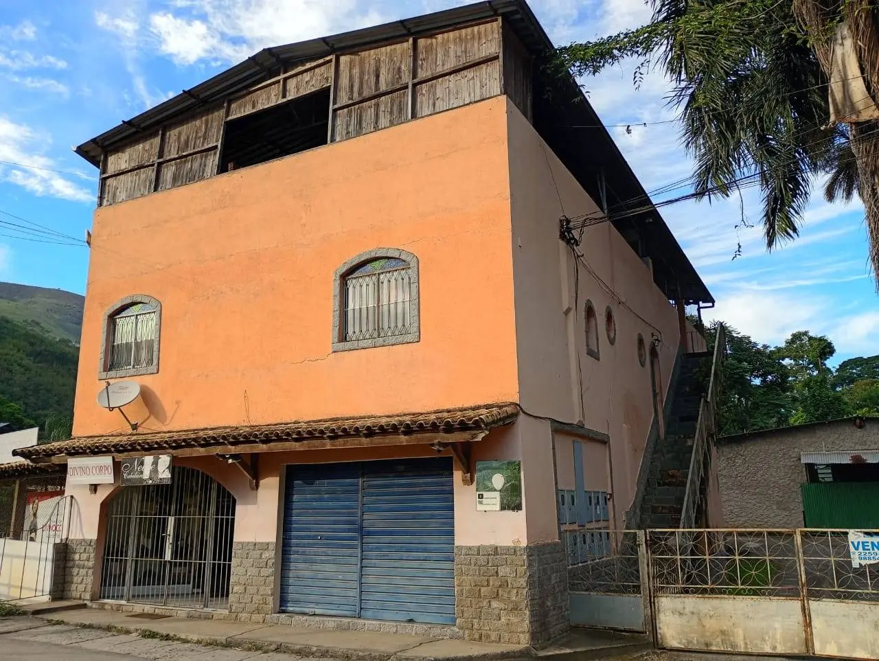 Apartamento para Alugar no Centro da Posse (Petrópolis) – 2 Quartos, Varanda Ampla e Localização Perfeita!