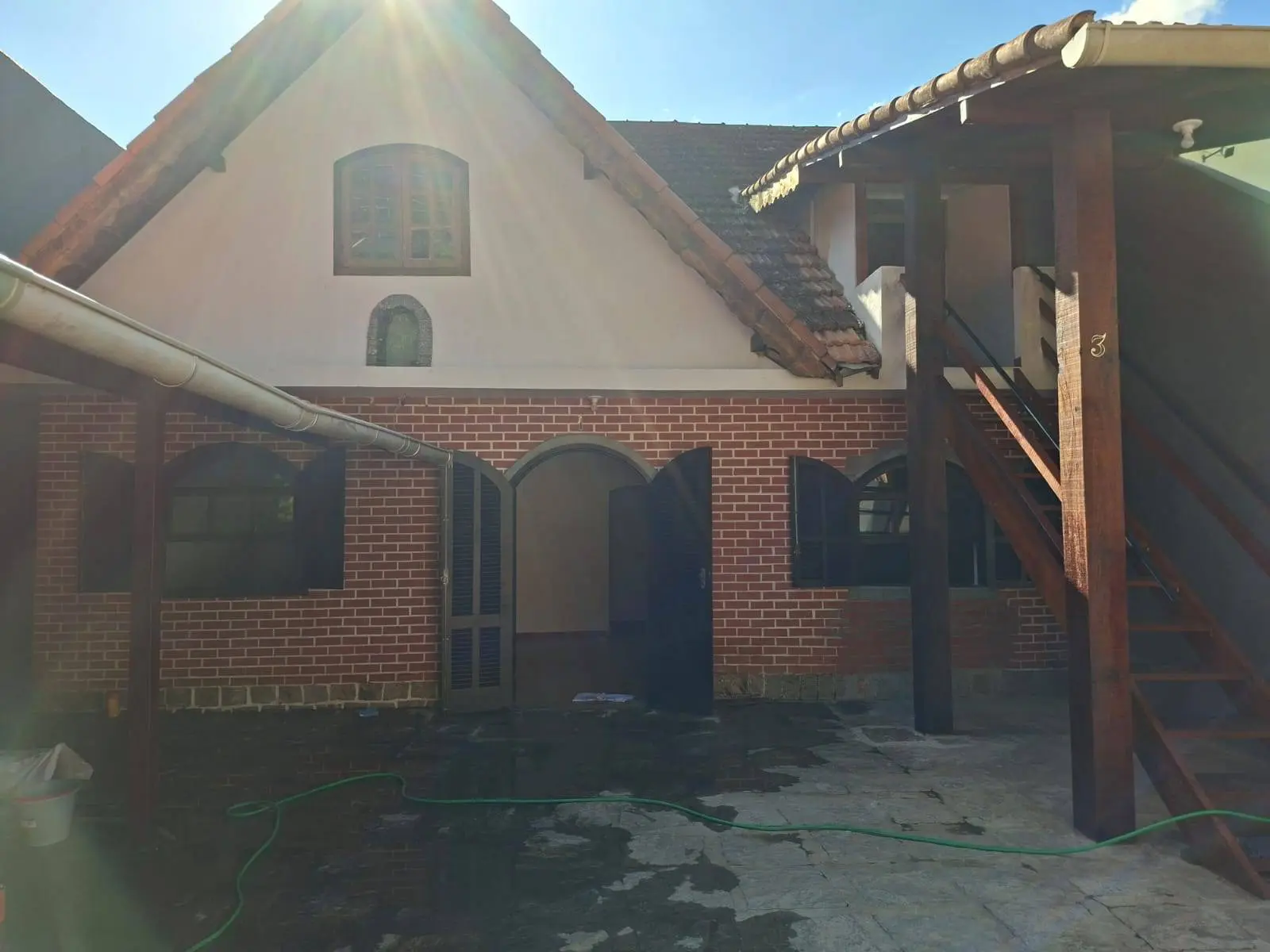 Casa com 4 quartos no Centro da Posse, Petrópolis – perto de comércio, escolas, ônibus, saúde e vizinhança excelente
