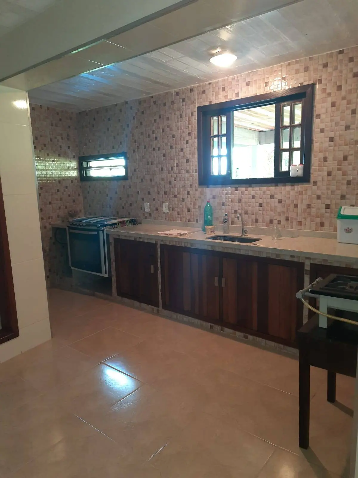 Casa para alugar na Estrada do Brejal, Posse, Petrópolis – 2 quartos (1 suíte), sala, cozinha, vaga para 1 carro, varanda – R$ 1.200