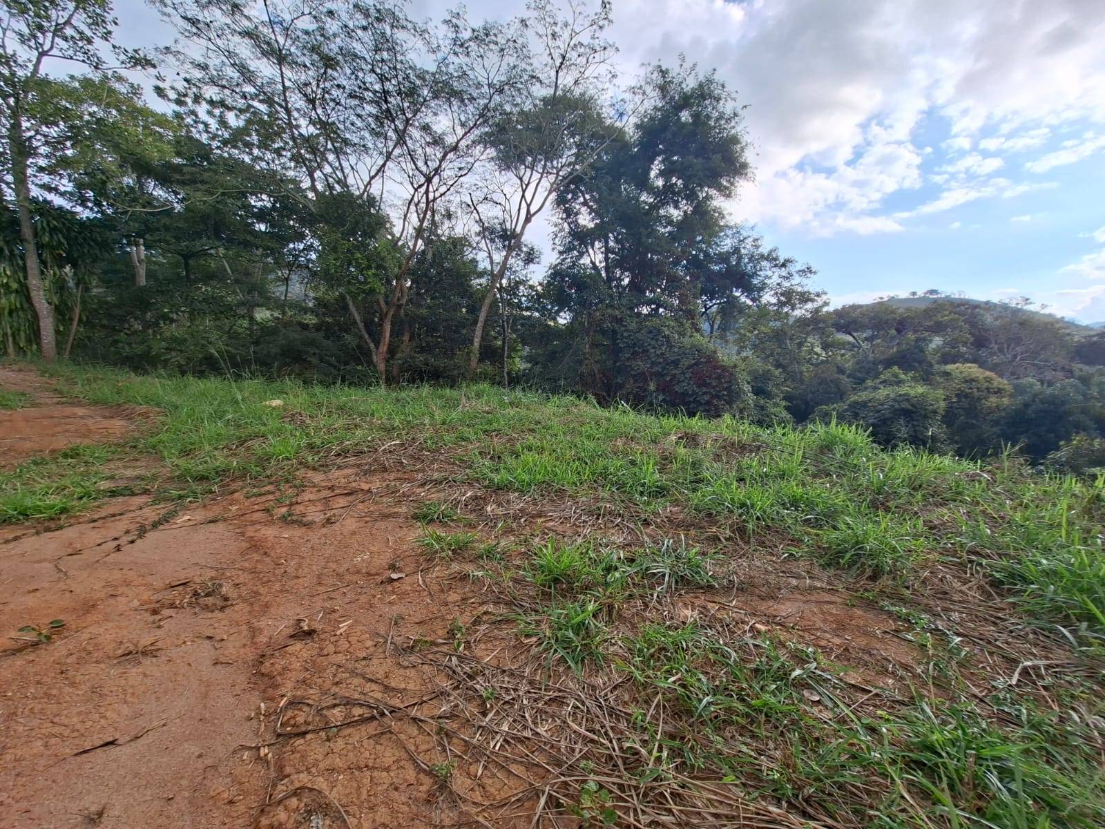 Terreno de 900m² – venda em Areal (cidade do Borgo del Vino Hotel e Vinícola)      Na charmosa Areal, capital da uva do Rio de Janeiro e lar do famoso Borgo del Vino.