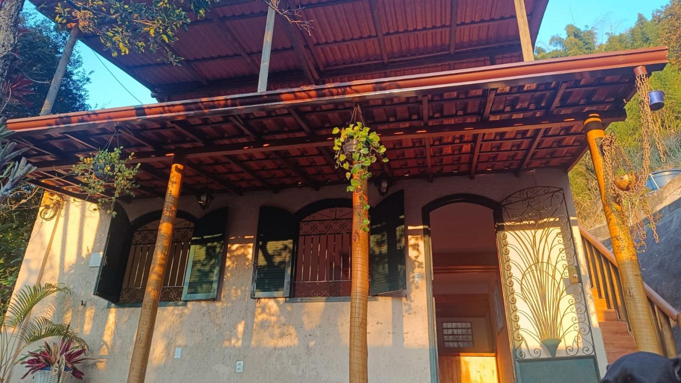 Três casas á venda no Centro da Posse